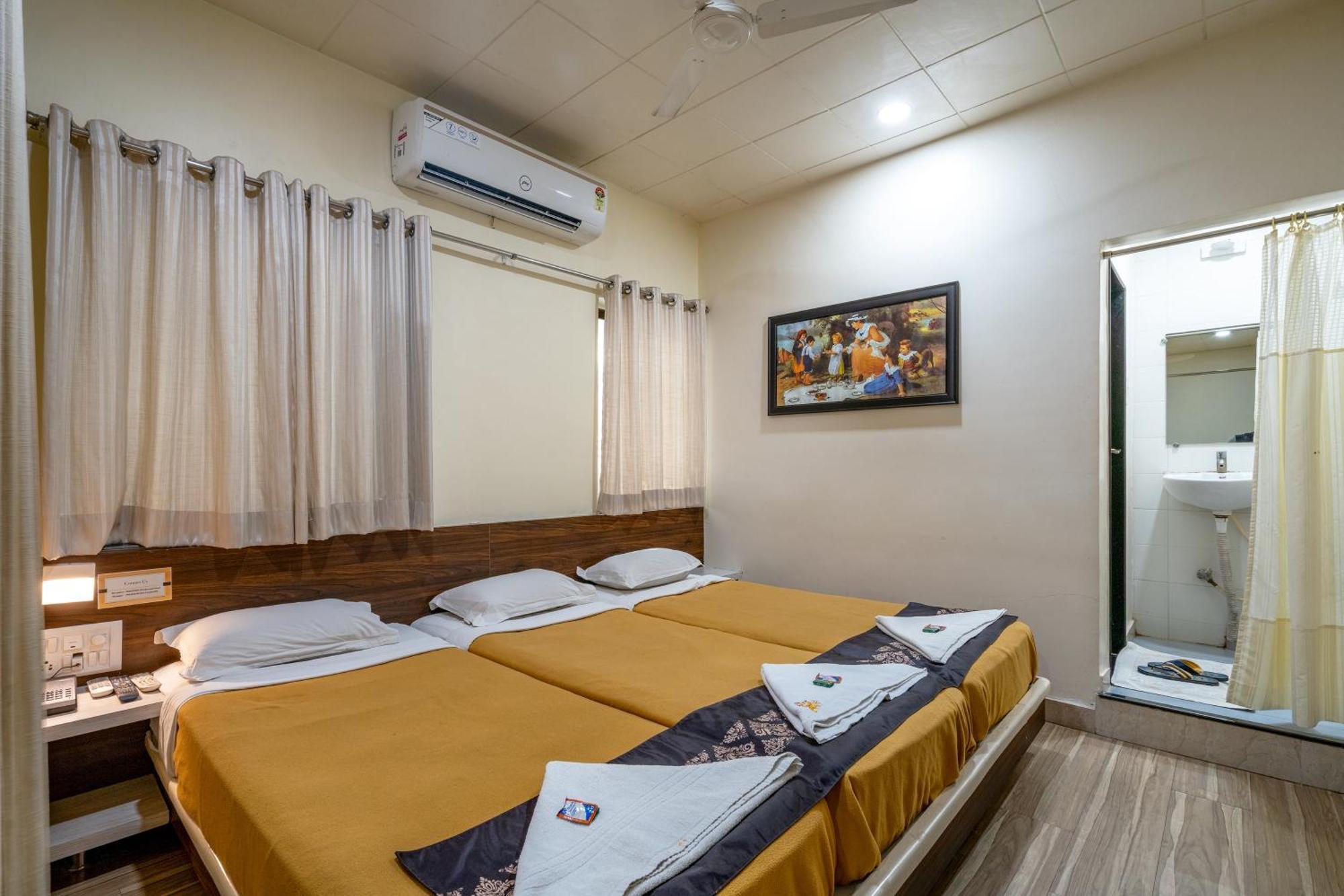 Hotel Darshan Executive Tuljapur Exterior foto