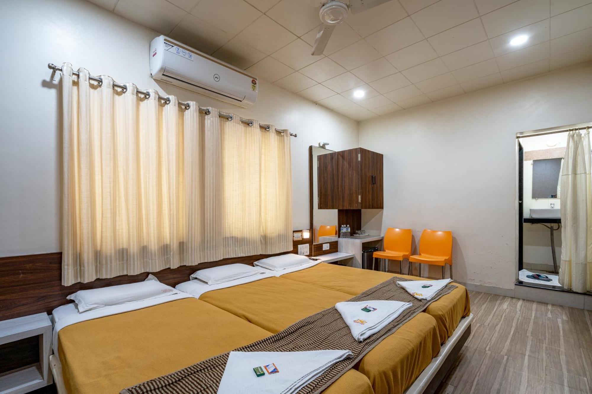 Hotel Darshan Executive Tuljapur Exterior foto