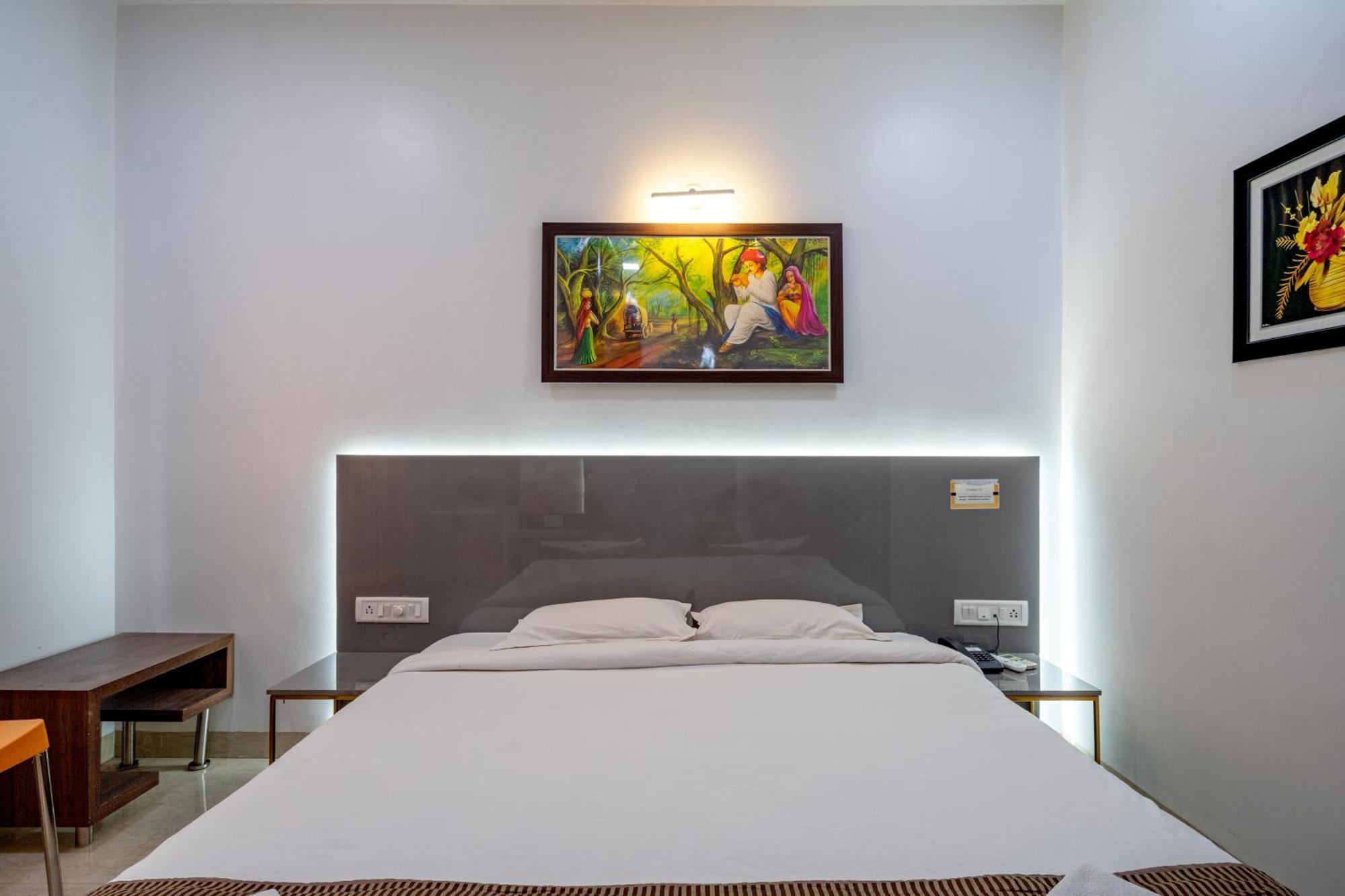 Hotel Darshan Executive Tuljapur Exterior foto
