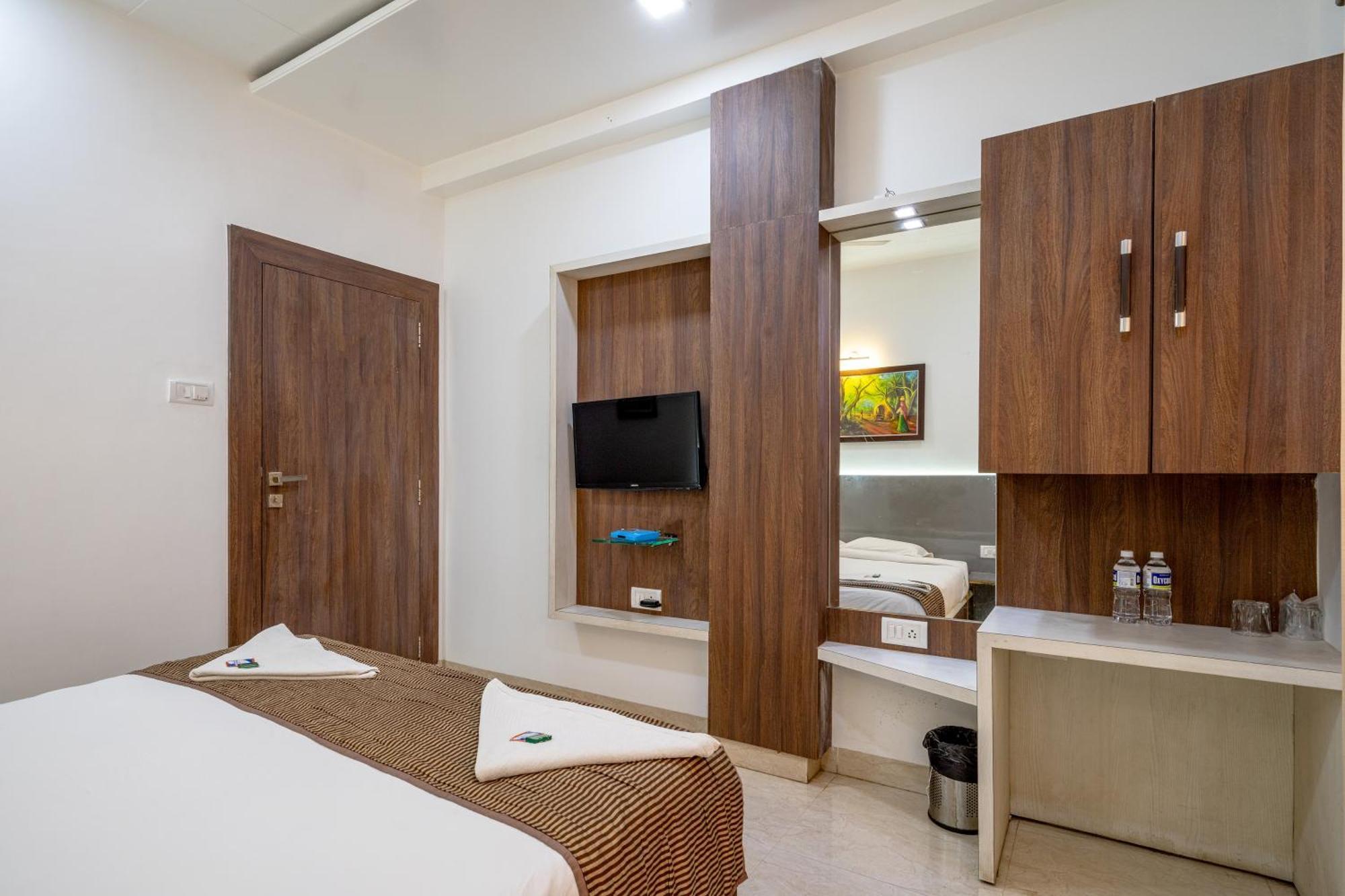 Hotel Darshan Executive Tuljapur Exterior foto