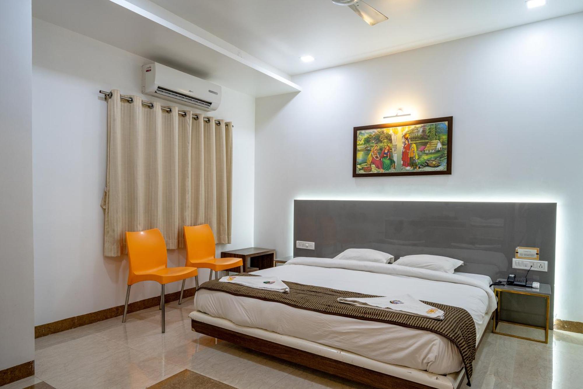 Hotel Darshan Executive Tuljapur Exterior foto