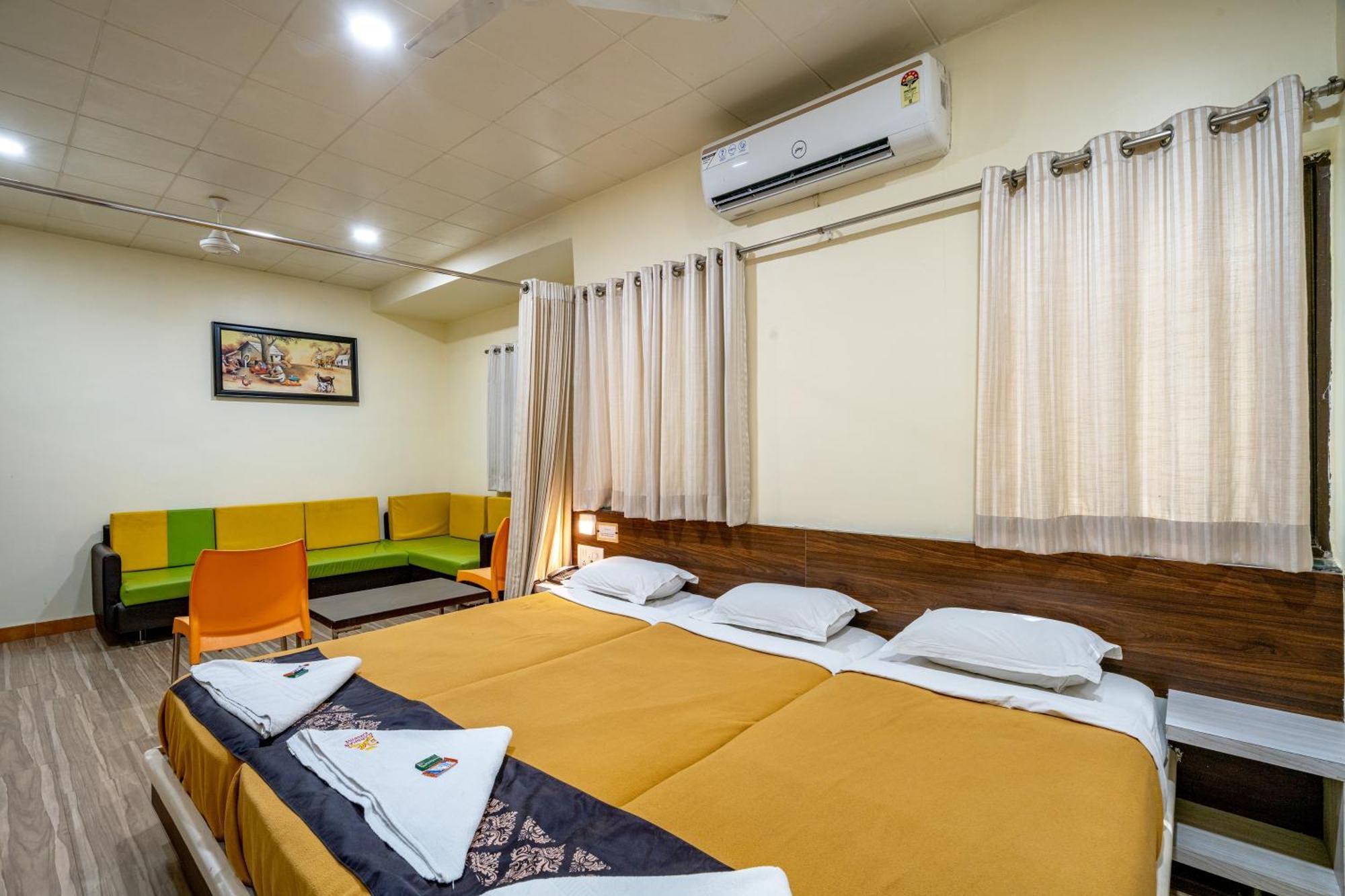 Hotel Darshan Executive Tuljapur Exterior foto